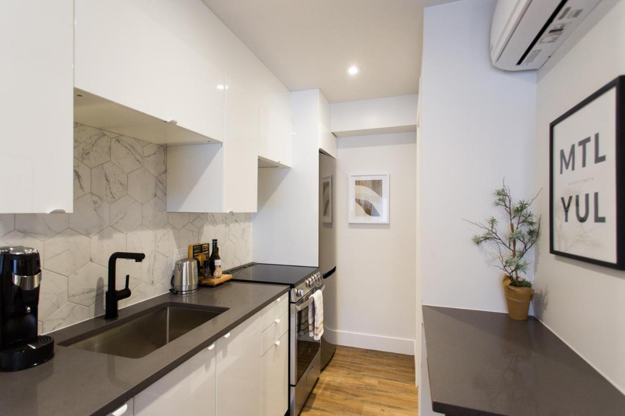 Blue Oasis Studio With Full Kitchen And Bath By Den Stays Montreal Exterior photo