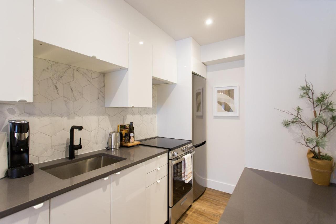 Blue Oasis Studio With Full Kitchen And Bath By Den Stays Montreal Exterior photo