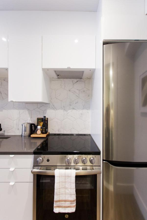 Blue Oasis Studio With Full Kitchen And Bath By Den Stays Montreal Exterior photo