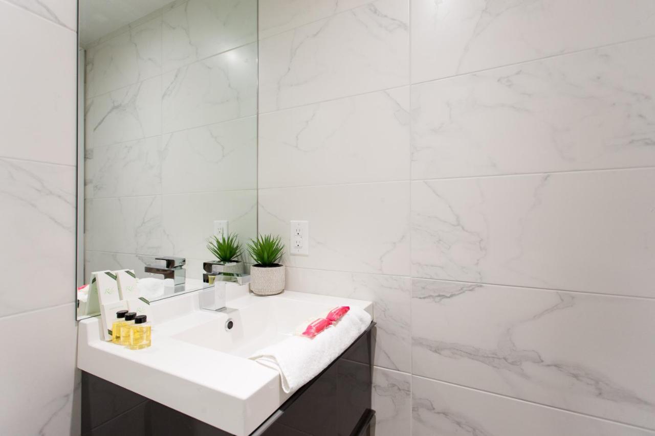Blue Oasis Studio With Full Kitchen And Bath By Den Stays Montreal Exterior photo