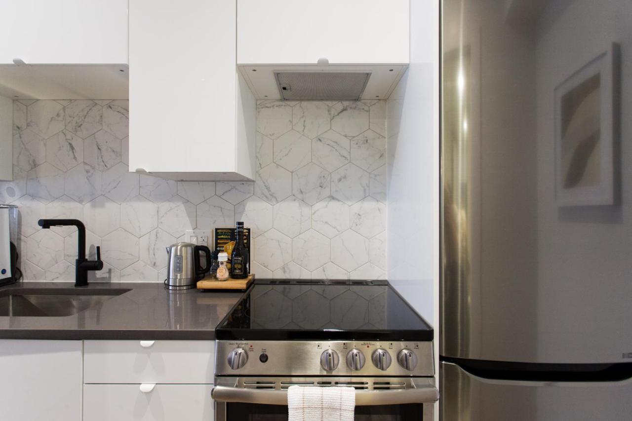 Blue Oasis Studio With Full Kitchen And Bath By Den Stays Montreal Exterior photo